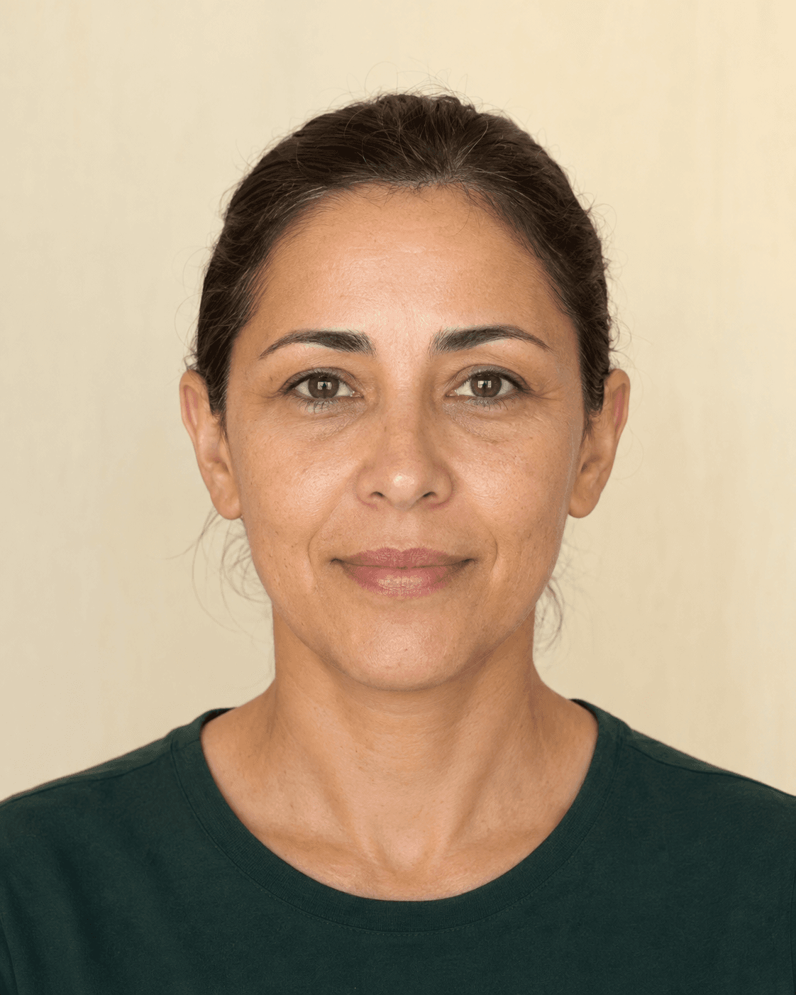 Maya, 40, with selectable areas from the skin analysis